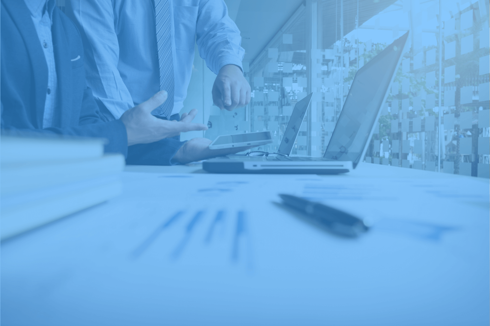 Nos-solutions Collaborateurs en réunion d'équipe